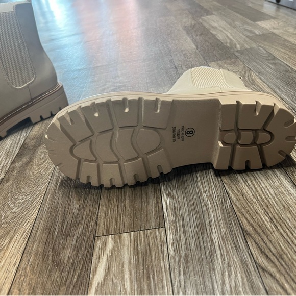 Soda Brand Chelsea Pull on Boots - Picture 3 of 7